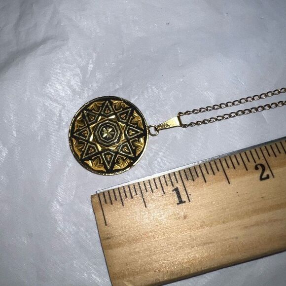 Vintage Gold Tone‎ Symbol Pendant - Picture 6 of 6